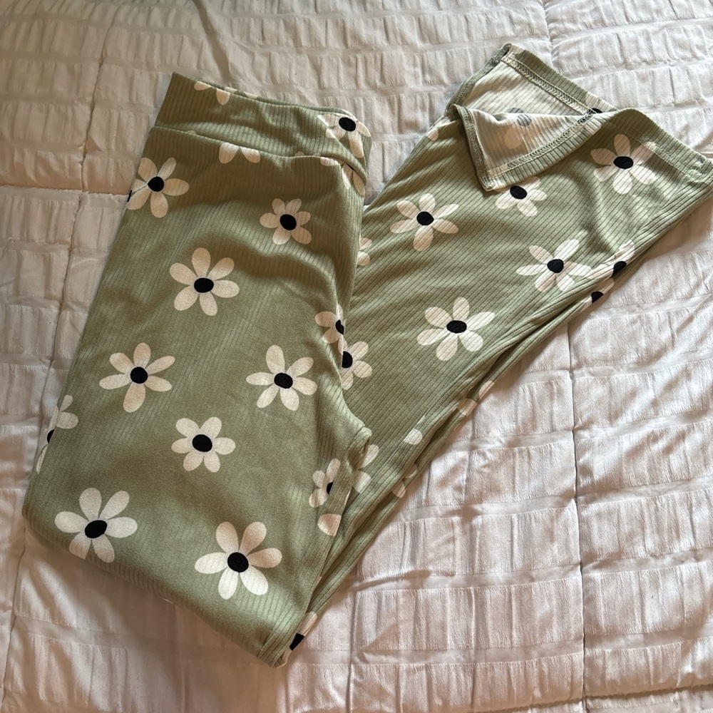 Derek Heart Olive Floral Pants
